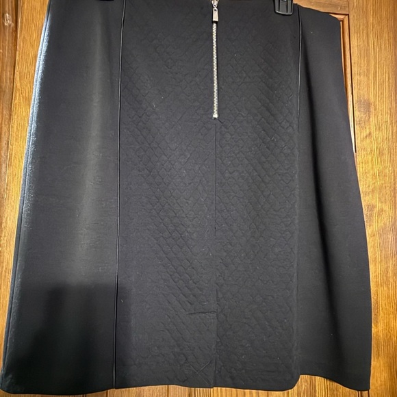 Laundry by Shelli Segal pencil skirt with quilting and piping detail size 12 EUC - Picture 3 of 3